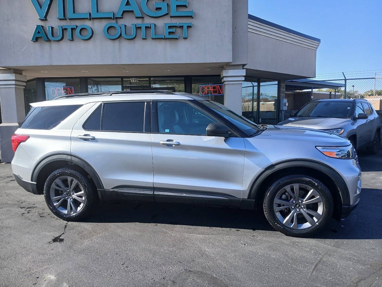 Used 2021 Ford Explorer XLT w/ Equipment Group 202A AWD/4WD image 1