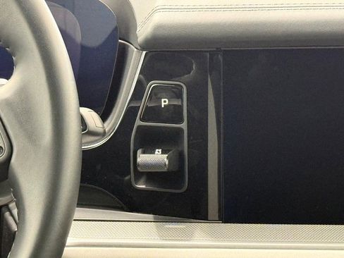 Certified 2025 Porsche Cayenne Coupe image 16