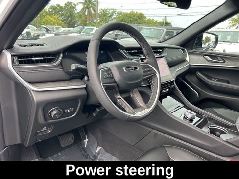 Used 2025 Jeep Grand Cherokee Limited w/ Black Appearance Package RWD image 12