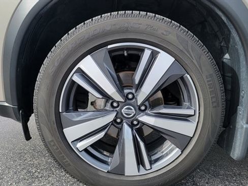 Used 2021 Nissan Rogue SL w/ Premium Package image 10