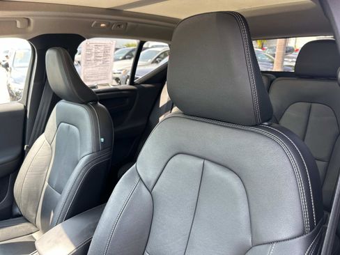 Certified 2024 Volvo XC40 B5 Ultimate w/ Climate Package image 19