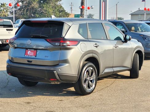 Used 2024 Nissan Rogue SV image 5