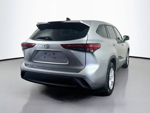 Used 2023 Toyota Highlander L FWD image 9