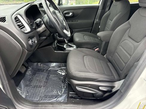 Used 2018 Jeep Renegade Latitude w/ Cold Weather Group AWD/4WD image 29