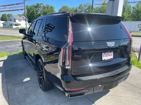 Used 2024 Cadillac Escalade Sport Platinum w/ LPO, ONYX Package AWD/4WD image 4