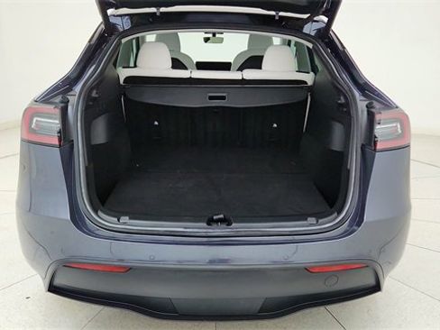 Used 2021 Tesla Model Y Long Range image 14