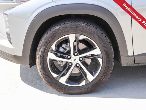 Used 2024 Chevrolet Trax RS FWD image 9