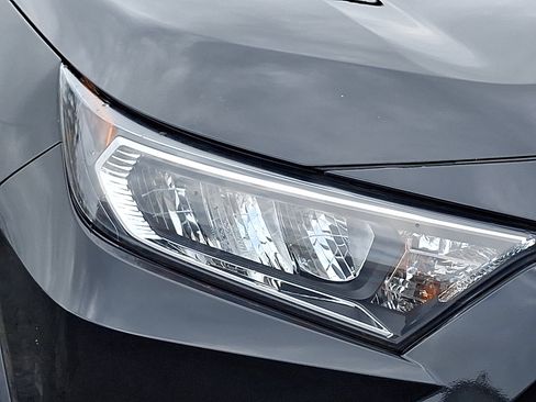 Used 2020 Toyota RAV4 XLE w/ Convenience Package AWD/4WD image 10