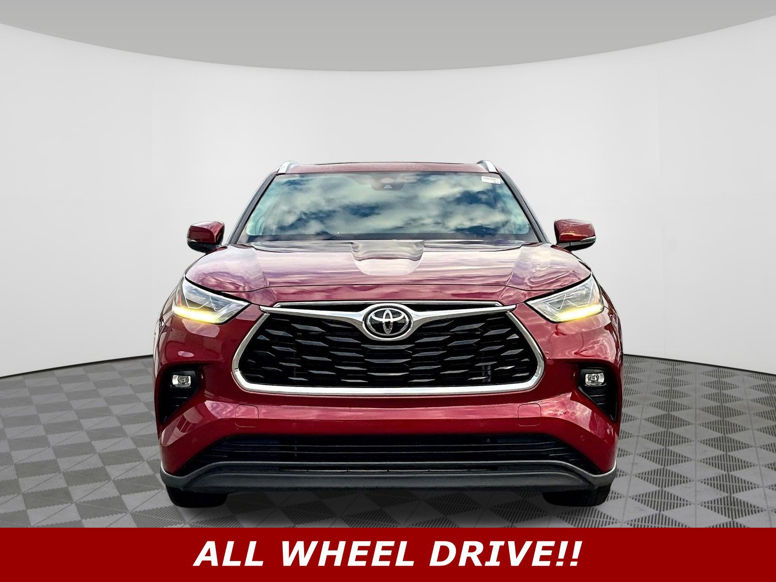Used 2023 Toyota Highlander Limited AWD/4WD image 2