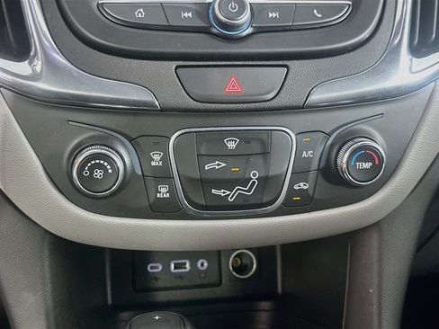 Used 2020 Chevrolet Equinox LT FWD image 22