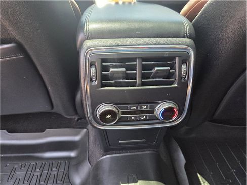 Used 2017 Lincoln Continental Reserve FWD image 12