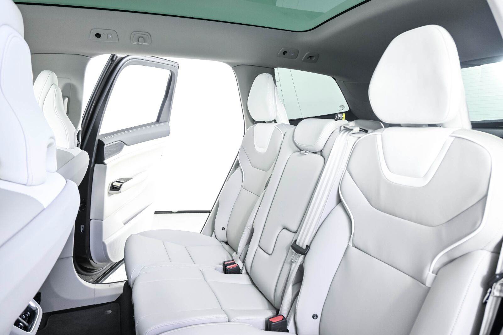 Certified 2025 Volvo EX90 Ultra AWD/4WD image 20