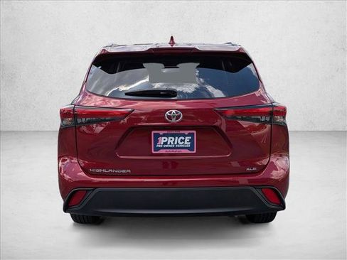 Used 2023 Toyota Highlander XLE FWD image 6
