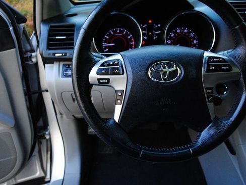 Used 2013 Toyota Highlander Limited image 34