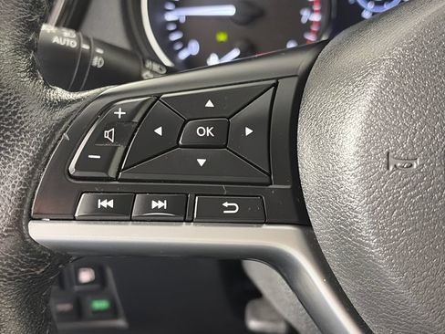 Used 2019 Nissan Rogue SL AWD/4WD image 17