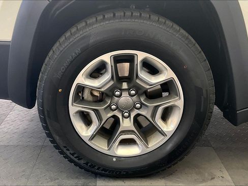 Used 2019 Jeep Cherokee Trailhawk w/ Cold Weather Group AWD/4WD image 8