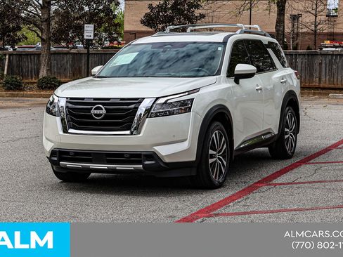 Used 2024 Nissan Pathfinder Platinum image 4