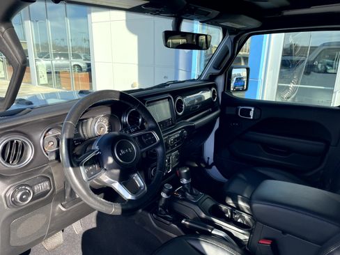 Used 2022 Jeep Wrangler Unlimited Sahara image 11
