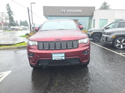 Used 2020 Jeep Grand Cherokee Altitude image 5