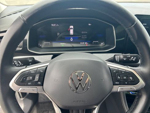 Used 2025 Volkswagen Jetta SE w/ Sunroof Package FWD image 9