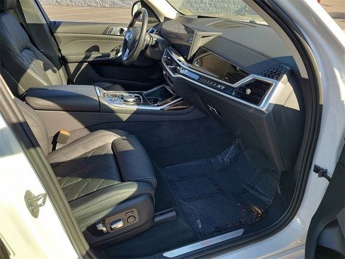 Used 2024 BMW X7 xDrive40i image 17