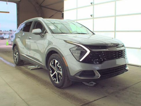 Used 2024 Kia Sportage EX image 4