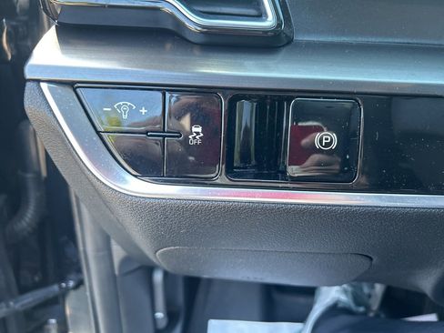 Used 2023 Kia Sportage EX image 18