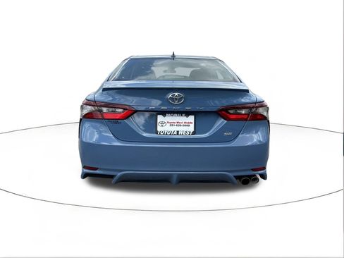 Used 2024 Toyota Camry SE image 4