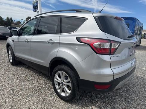 Used 2018 Ford Escape SE w/ SE Sync 3 Package image 2