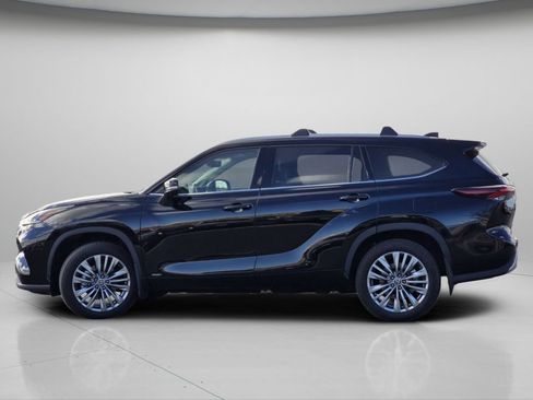 Used 2026 Toyota Highlander Platinum AWD/4WD image 21