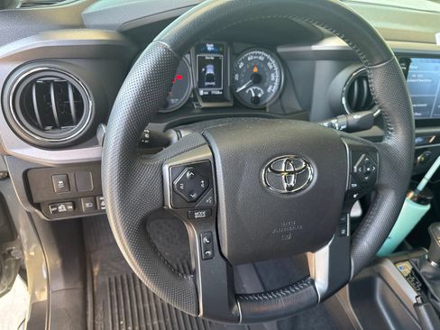 Used 2022 Toyota Tacoma TRD Off-Road w/ Black Out Package (TMS) AWD/4WD image 10