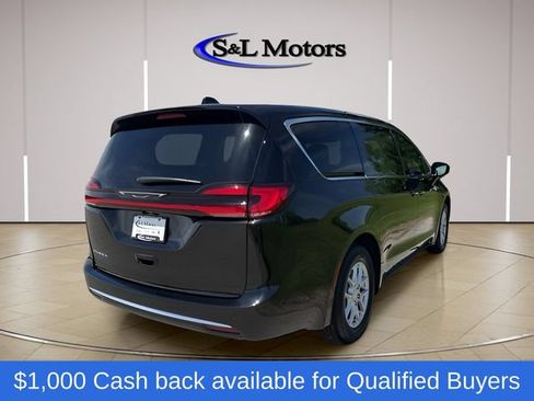 New 2027 Chrysler Pacifica Select FWD image 11