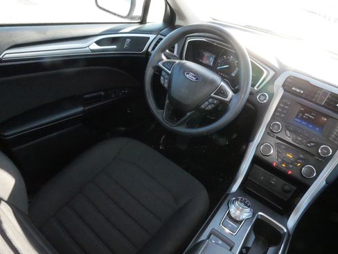 Used 2018 Ford Fusion SE image 9