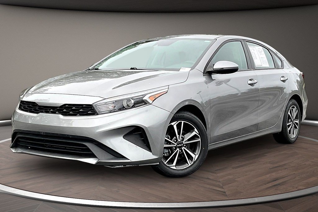 Used 2024 Kia Forte LXS w/ LXS Technology Package FWD image 3