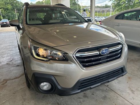 Used 2019 Subaru Outback 2.5i Premium w/ Popular Package #2 AWD/4WD image 4