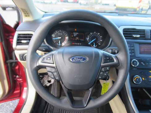 Used 2013 Ford Fusion SE image 18