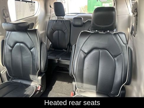 Used 2024 Chrysler Pacifica Limited image 18