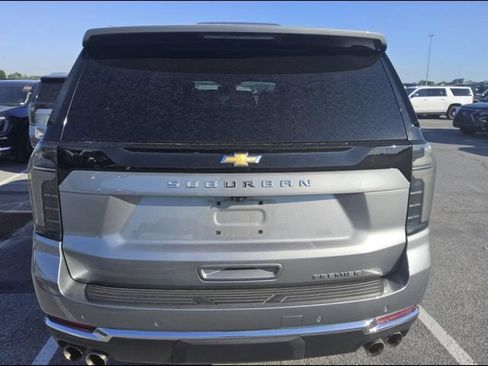 Used 2025 Chevrolet Suburban Premier AWD/4WD image 12