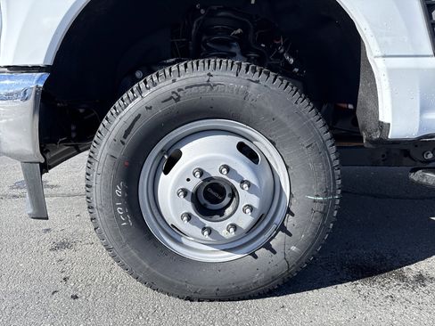 New 2025 Ford F350 XL w/ XL Chrome Package image 11