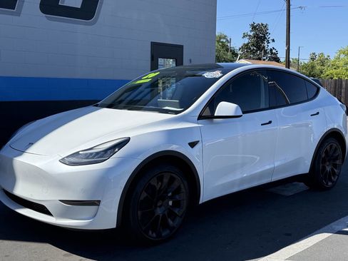 Used 2020 Tesla Model Y Long Range image 2