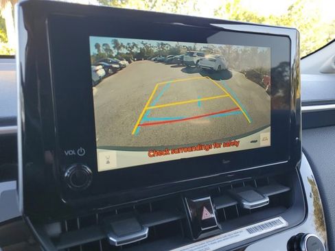 Used 2023 Toyota Corolla Cross XLE image 31