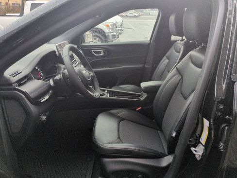 New 2026 Jeep Compass Latitude image 11