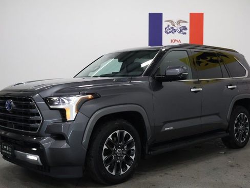Used 2023 Toyota Sequoia Limited image 8