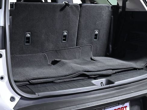 Used 2025 Nissan Pathfinder SV image 30