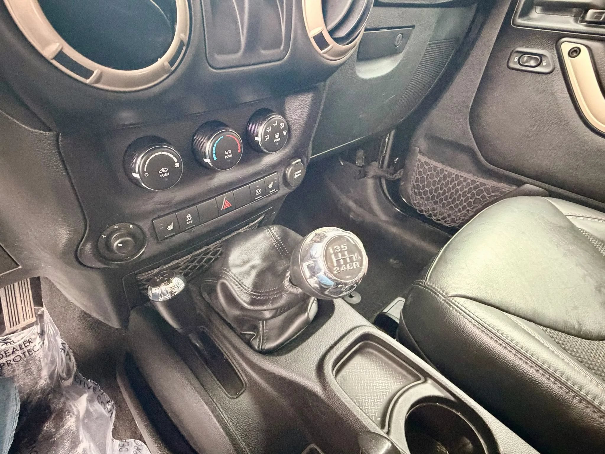 Used 2016 Jeep Wrangler Sahara AWD/4WD image 9