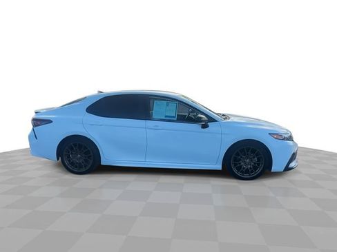 Used 2023 Toyota Camry SE image 9