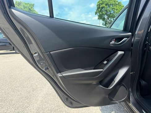 Used 2017 MAZDA MAZDA3 Sport w/ Preferred Equipment Package FWD image 10