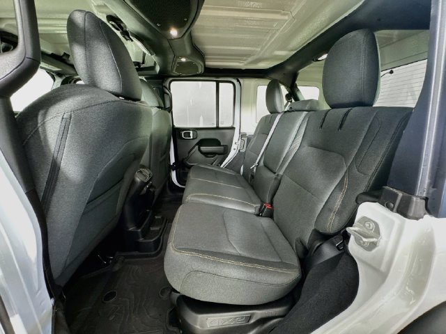 Used 2024 Jeep Wrangler Unlimited AWD/4WD image 28