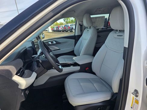 New 2026 Ford Explorer Platinum image 11