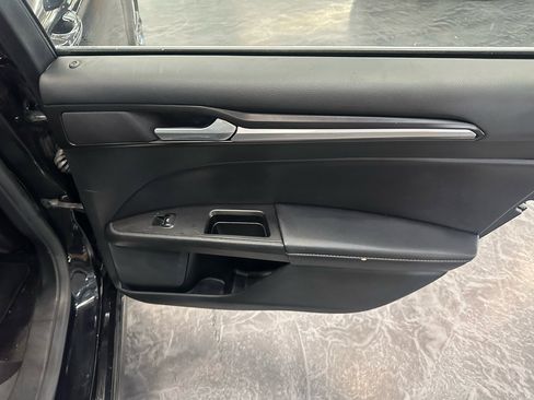 Used 2017 Ford Fusion Titanium image 11